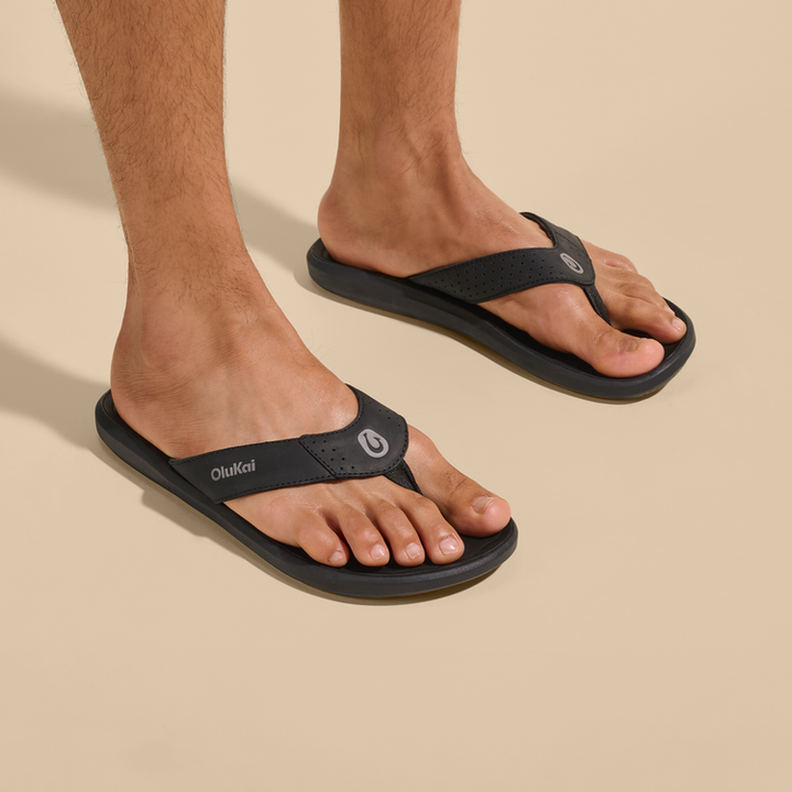 OluKai Men's Pili Sandals